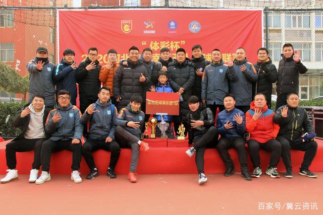 青岛西海岸热情欢迎李昊凯旋，吉祥物跳舞庆祝